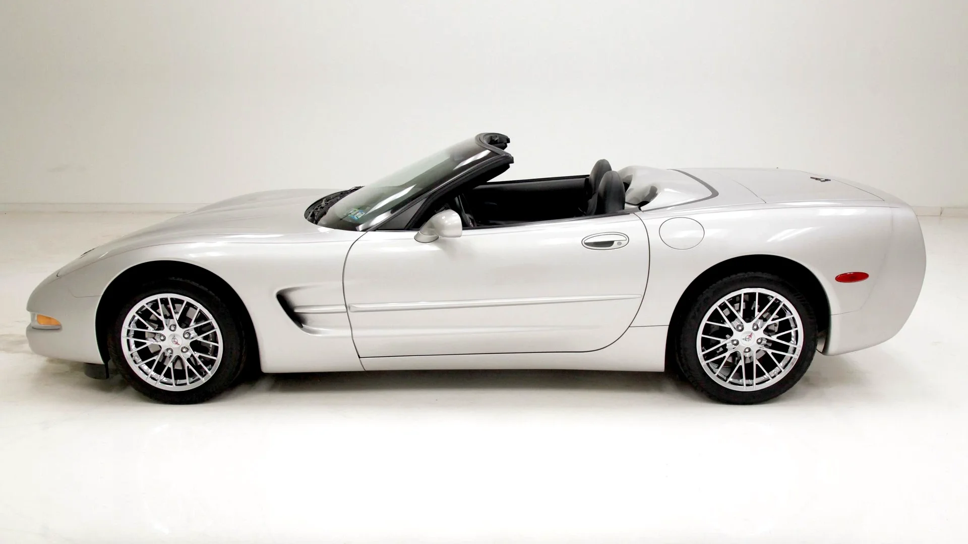 Click to Enlarge-Esc to Close Corvette Generations/C5/C5 2004 White B84 Left.webp